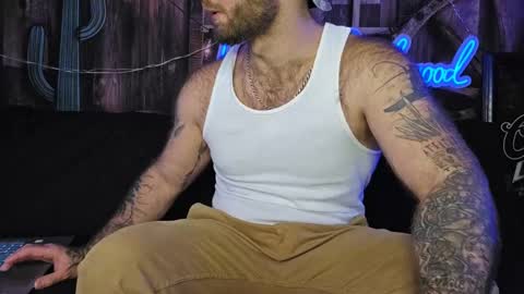 Snapshot of lancehardwood222 chatting on December 4, 5:16 am LANCE online show from December 4, 5:16 am