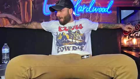 Snapshot of lancehardwood222 chatting on October 6, 12:08 am LANCE online show from October 6, 12:08 am