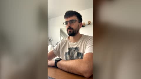 lander920612 online show from March 4, 9:26 am