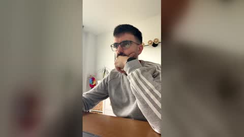 lander920612 online show from March 11, 9:37 am