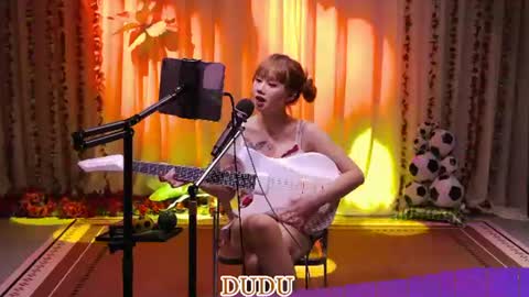 lankwaifong_cindy online show from June 13, 3:32 pm