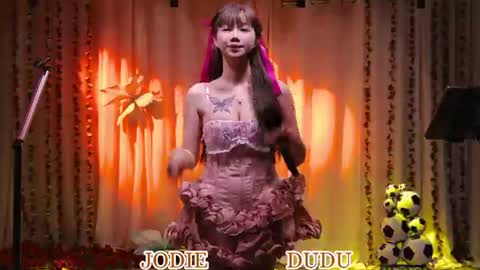 Snapshot of lankwaifong_cindy chatting on June 18, 3:07 am lankwaifong_cindy online show from June 18, 3:07 am
