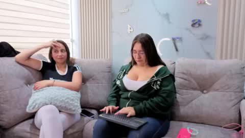 Snapshot of lanna_as chatting on May 4, 3:19 pm lanna_as online show from May 4, 3:19 pm
