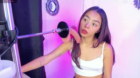 Snapshot of lanna_brunette chatting on January 9, 12:41 pm lanna_brunette online show from January 9, 12:41 pm