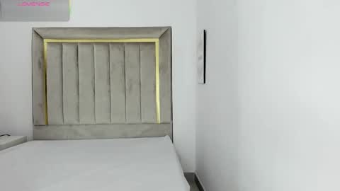 Julian online show from October 12, 7:02 pm