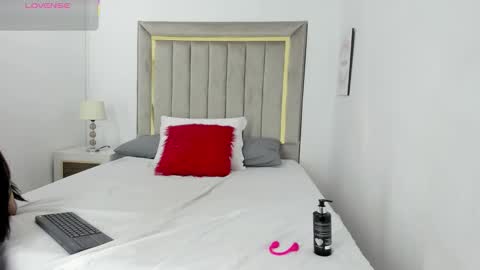 Julian online show from October 17, 7:38 pm