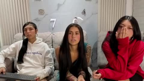lara_as online show from May 6, 7:02 am