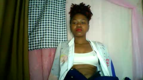 Snapshot of lara_belle chatting on May 31, 11:17 am lara_belle online show from May 31, 11:17 am