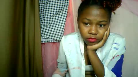 Snapshot of lara_belle chatting on June 1, 8:05 am lara_belle online show from June 1, 8:05 am