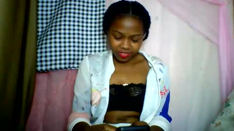 Snapshot of lara_belle chatting on June 3, 9:45 am lara_belle online show from June 3, 9:45 am