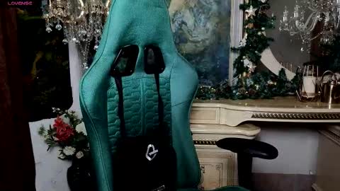 lara_benson_ online show from December 17, 10:32 am