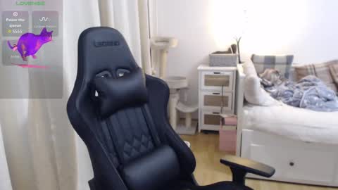 Lara online show from December 4, 7:44 pm