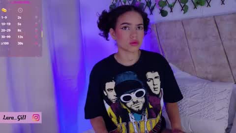 Snapshot of lara_gil_ chatting on September 15, 1:22 pm Lara Gill online show from September 15, 1:22 pm