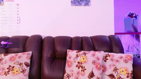 Snapshot of lara_giraldo chatting on May 18, 11:43 pm Hello Guys I am Lara Giraldo WELCOME To my room online show from May 18, 11:43 pm
