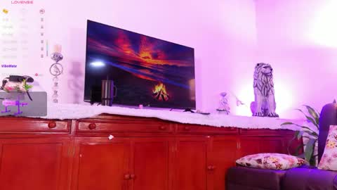 Snapshot of lara_giraldo chatting on May 28, 12:41 am Hello Guys I am Lara Giraldo WELCOME To my room online show from May 28, 12:41 am