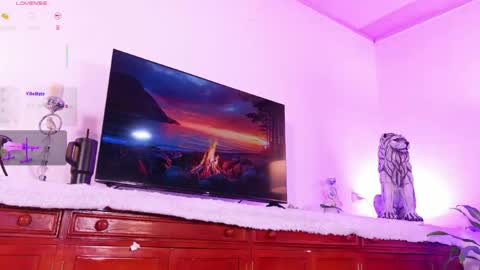 Snapshot of lara_giraldo chatting on May 30, 12:19 am Hello Guys I am Lara Giraldo WELCOME To my room online show from May 30, 12:19 am