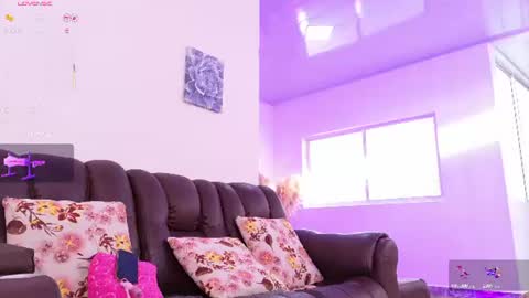 Snapshot of lara_giraldo chatting on June 29, 10:32 pm Hello Guys I am Lara Giraldo WELCOME To my room online show from June 29, 10:32 pm