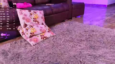 Snapshot of lara_giraldo chatting on July 3, 10:32 am Hello Guys I am Lara Giraldo WELCOME To my room online show from July 3, 10:32 am