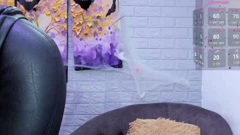 Snapshot of lara_martin chatting on November 2, 5:48 pm 700 200 online show from November 2, 5:48 pm