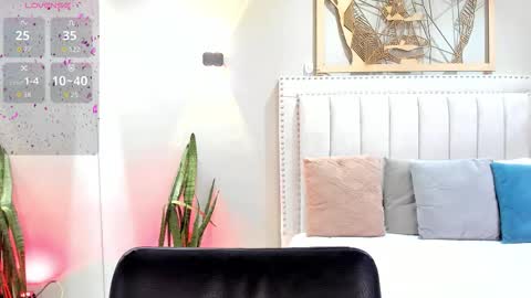 Snapshot of lara_martin chatting on November 12, 7:57 pm 700 200 online show from November 12, 7:57 pm