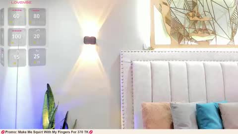 Snapshot of lara_martin chatting on November 30, 5:06 pm 700 200 online show from November 30, 5:06 pm