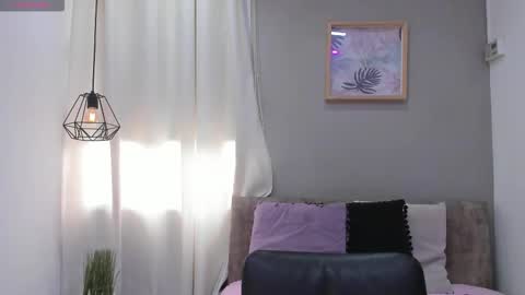 Snapshot of lara_martin chatting on December 5, 7:43 pm 700 200 online show from December 5, 7:43 pm