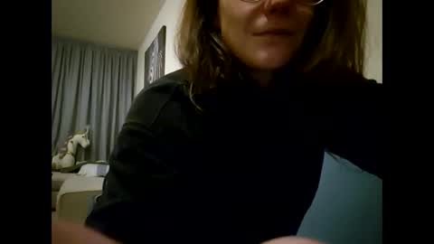 Snapshot of laraa333 chatting on January 28, 1:50 am Little online show from January 28, 1:50 am