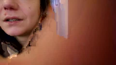 Snapshot of laraa333 chatting on February 12, 9:20 am Little online show from February 12, 9:20 am