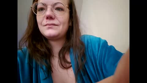 Snapshot of laraa333 chatting on February 13, 8:59 am Little online show from February 13, 8:59 am