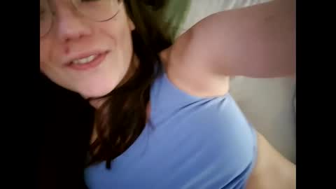 Snapshot of laraa333 chatting on February 13, 12:00 pm Little online show from February 13, 12:00 pm