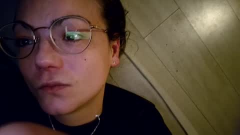 Snapshot of laraa333 chatting on February 22, 3:01 am Little online show from February 22, 3:01 am