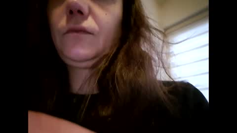 Snapshot of laraa333 chatting on February 25, 6:36 am Little online show from February 25, 6:36 am