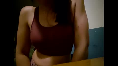 Snapshot of laraa333 chatting on February 25, 10:29 pm Little online show from February 25, 10:29 pm