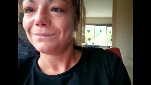 Snapshot of laraa333 chatting on September 18, 7:21 am Little online show from September 18, 7:21 am