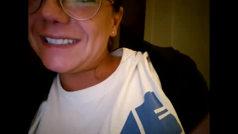 Snapshot of laraa333 chatting on October 2, 9:33 pm Little online show from October 2, 9:33 pm