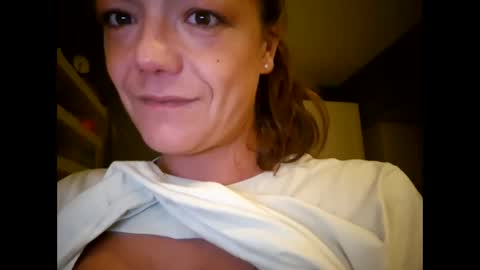 Snapshot of laraa333 chatting on October 6, 11:35 pm Little online show from October 6, 11:35 pm