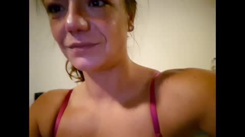 Snapshot of laraa333 chatting on October 28, 2:59 am Little online show from October 28, 2:59 am