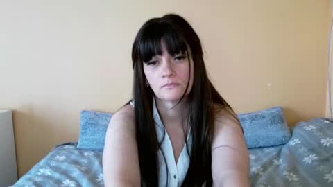 laraamoon online show from March 14, 1:05 pm