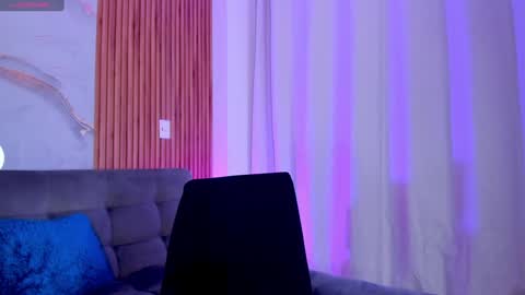 Snapshot of larabaker chatting on January 14, 2:19 am Lara online show from January 14, 2:19 am