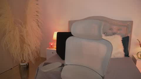 Snapshot of larabaker chatting on October 2, 2:13 pm Lara online show from October 2, 2:13 pm