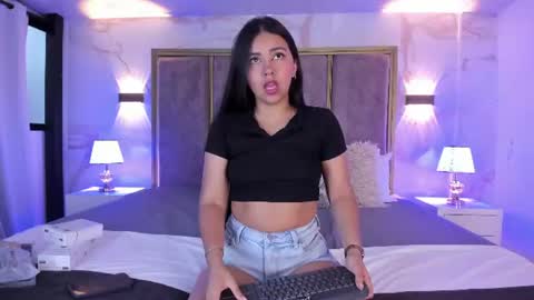 Snapshot of larabrook chatting on July 19, 11:47 am Lara online show from July 19, 11:47 am