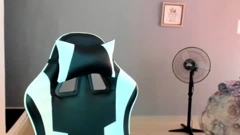 Snapshot of laracat18 chatting on July 8, 10:14 pm Lara online show from July 8, 10:14 pm