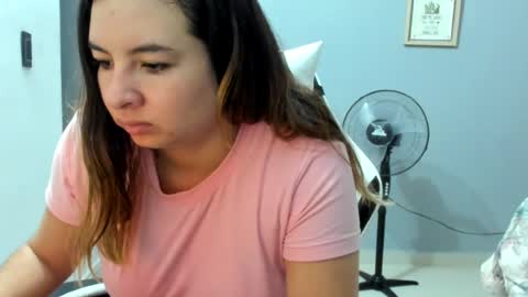 Snapshot of laracat18 chatting on July 10, 9:56 am Lara online show from July 10, 9:56 am