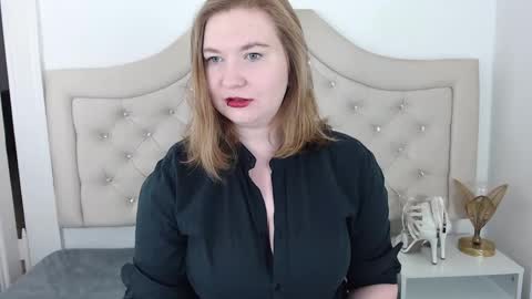 LaraFlirt online show from December 4, 7:01 pm