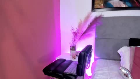 Snapshot of laragoldd chatting on February 20, 1:46 am Lara Gold online show from February 20, 1:46 am