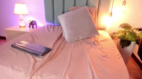 Snapshot of laragoldd chatting on February 28, 1:05 am Lara Gold online show from February 28, 1:05 am