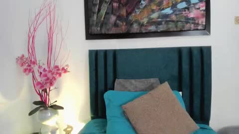 Snapshot of laragoldd chatting on March 8, 4:01 am Lara Gold online show from March 8, 4:01 am