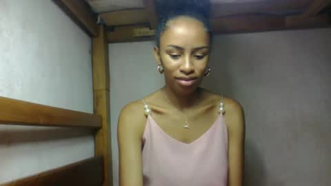 larah98 online show from February 11, 6:35 pm