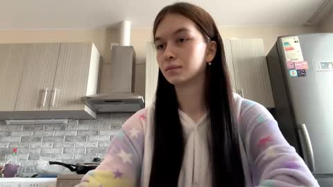 lara online show from March 5, 8:32 am