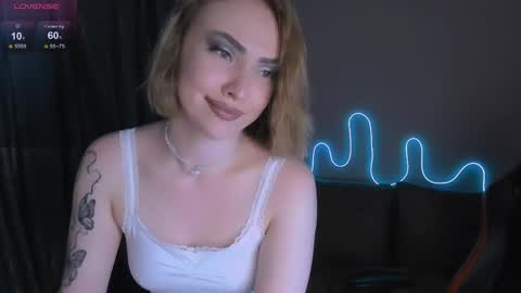 Snapshot of larakrein_lk chatting on June 5, 7:08 pm LaraKrein lk online show from June 5, 7:08 pm